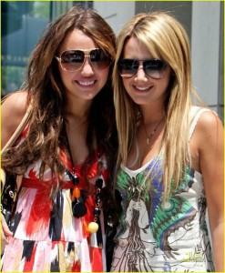 bff-s-ashley-tisdale-and-miley-cyrus-10058954-843-1024.jpg